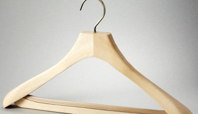 Coat hangers (metal/plastic)