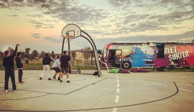 image of the street surfer bus