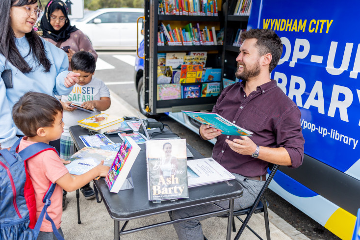  Pop-Up Library Van Visit - Wyndham Harbour 