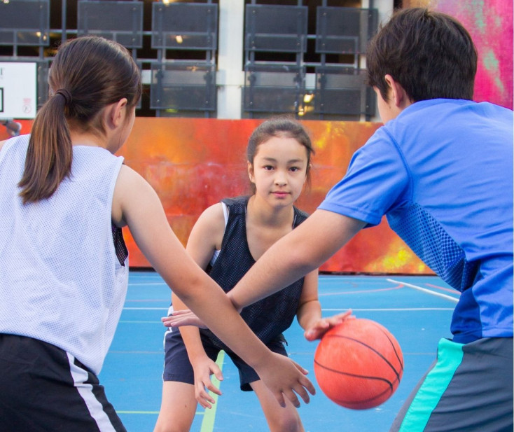 kids playing basketball