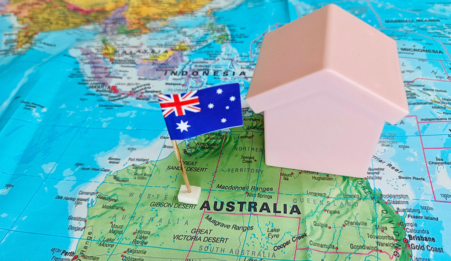Map of Australia with a flag and house