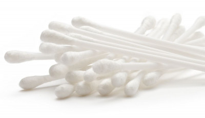 Cotton wool buds (with plastic sticks)