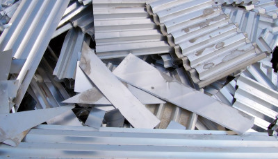 Metal scraps / sheeting